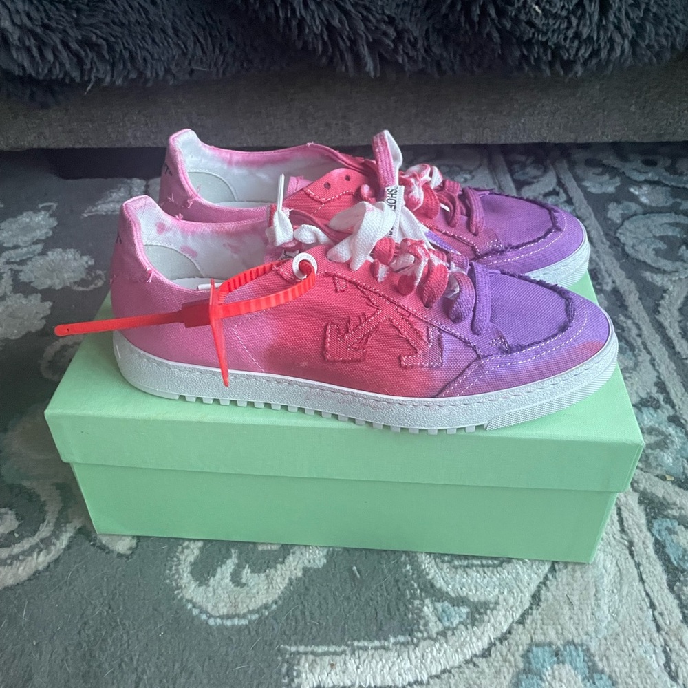 Custom off white never worn sneakers